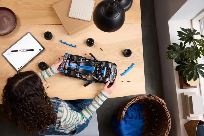 LEGO Technic Samochód Wyścigowy PORSCHE GT4 E-Performance 42176