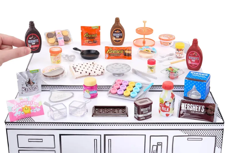 Zestaw Miniaturowych Czekoladek Hersheys Make It Mini 4 szt Mga Miniverse