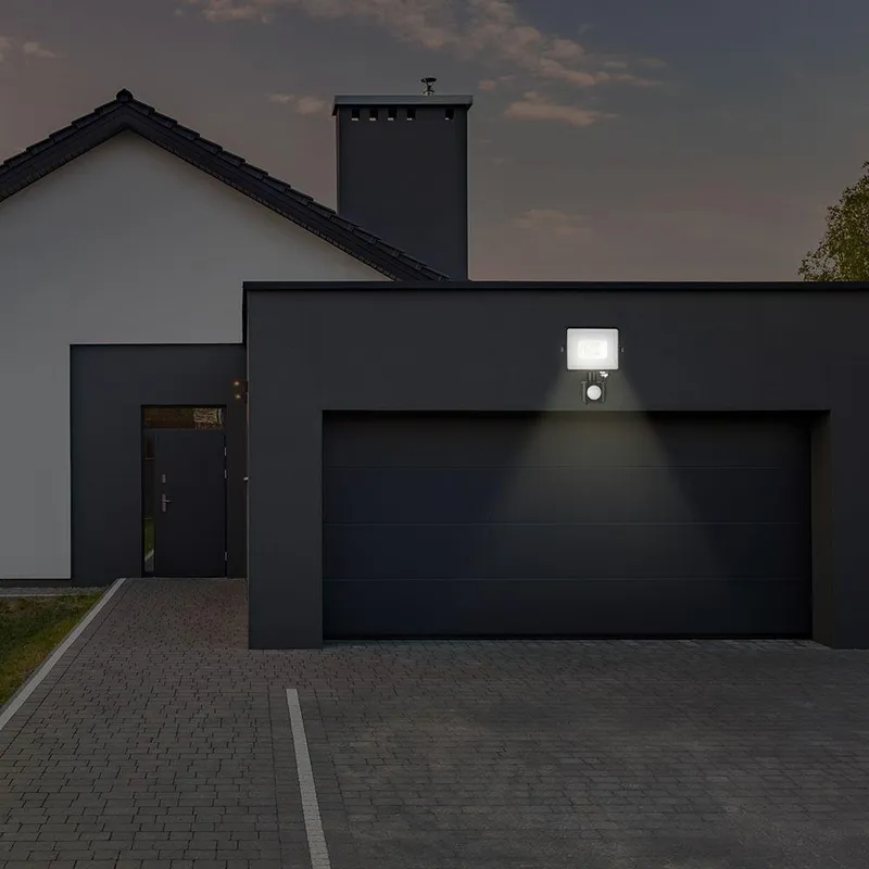 Naświetlacz LED V-TAC 30W SAMSUNG CHIP Czujnik Ruchu Funkcja Cut-OFF VT-30-S-B 3000K 2400LM 5 Lat Gwarancji - Czarny