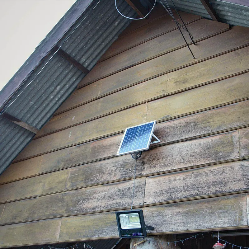 Naświetlacz LED Solarny V-TAC 20W IP65 Pilot Timer VT-60W 6000K 1650LM - Czarny
