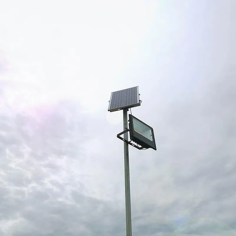Naświetlacz LED Solarny V-TAC 50W IP65 Pilot Timer VT-300W 6000K 4200LM - Czarny
