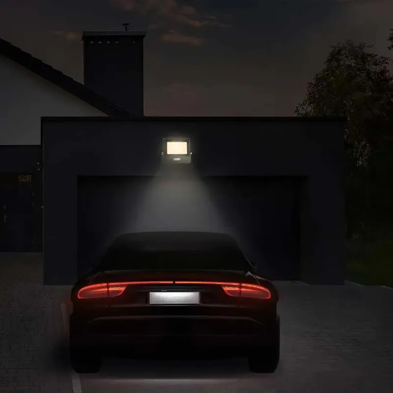 Naświetlacz LED V-TAC 10W SAMSUNG CHIP Czujnik Ruchu Z Mufą VT-118S 3000K 735LM 5 Lat Gwarancji - Czarny