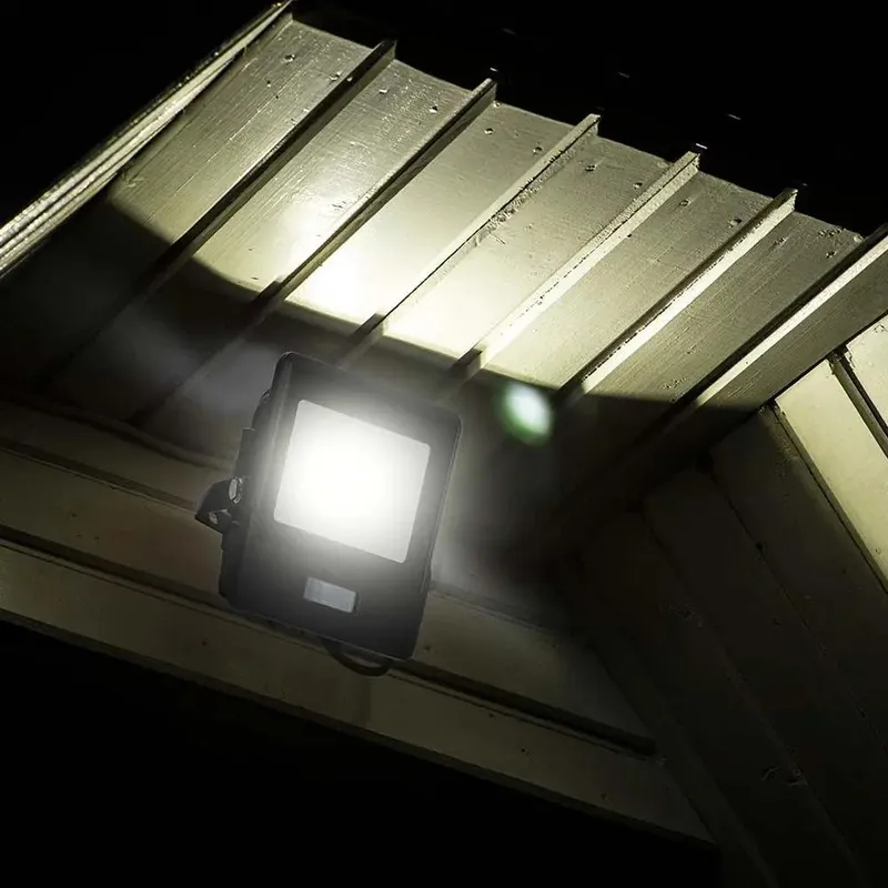 Naświetlacz LED V-TAC 10W SAMSUNG CHIP Czujnik Ruchu Przewód 1m VT-118S-1 6400K 735LM 5 Lat Gwarancji - Czarny