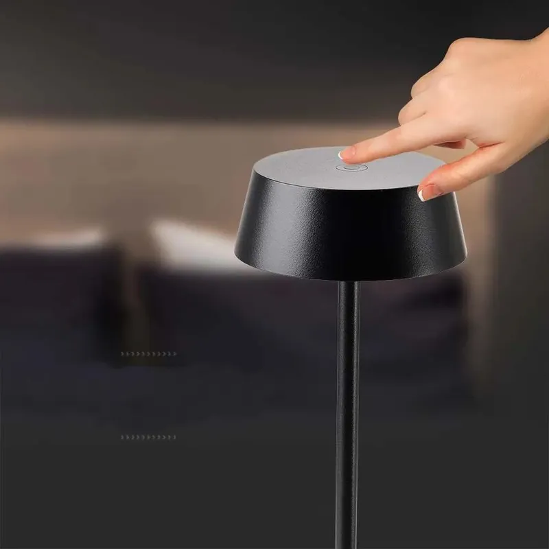 Lampka Stołowa Nocna V-TAC 2W LED 32,5cm Ładowanie Ściemnianie IP54 VT-7562 3000K 200LM - Czarna