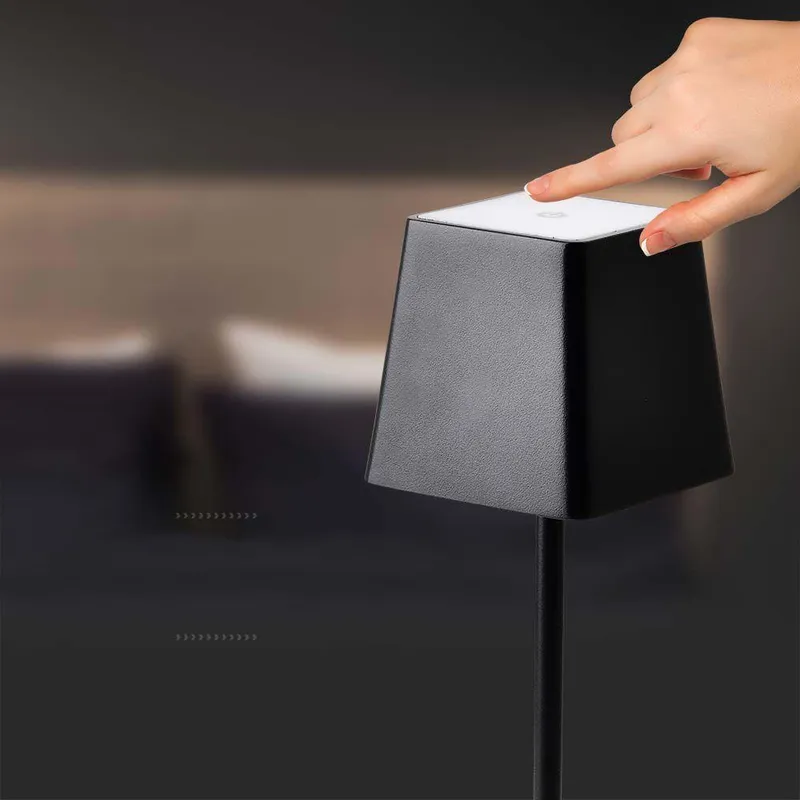 Lampka Stołowa Nocna V-TAC 2W LED 36cm Ładowanie Ściemnianie IP54 VT-7563 3000K 200LM - Czarna