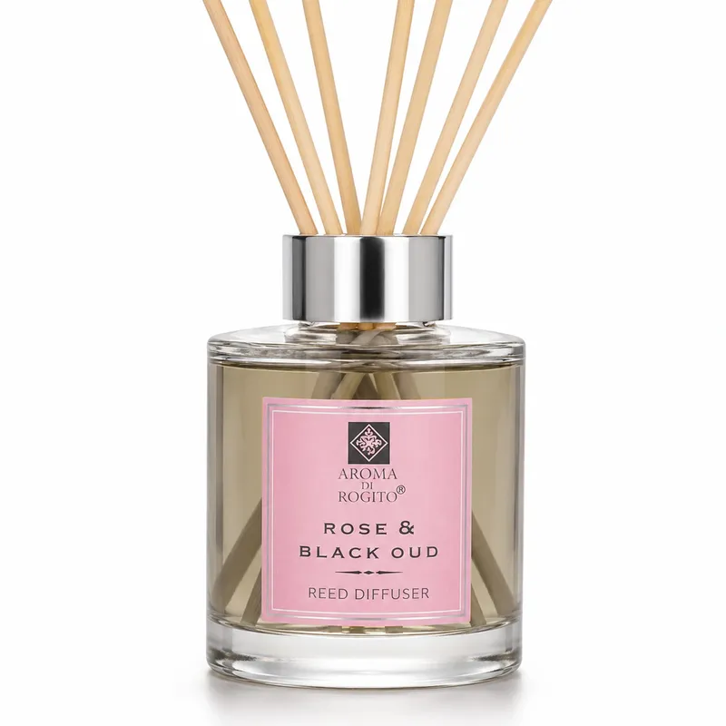 Zestaw Dyfuzor Patyczki 50 ml + 2 Świece Rose & Black Oud