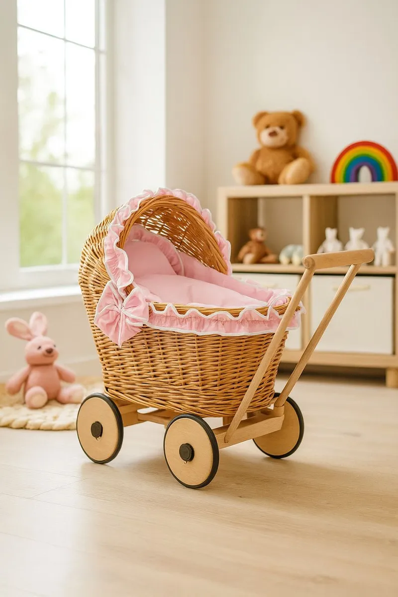 Wiklinowy Wózek Dla Lalek Pchacz Różową Pościelką Miękką Chiara TUM-TUM