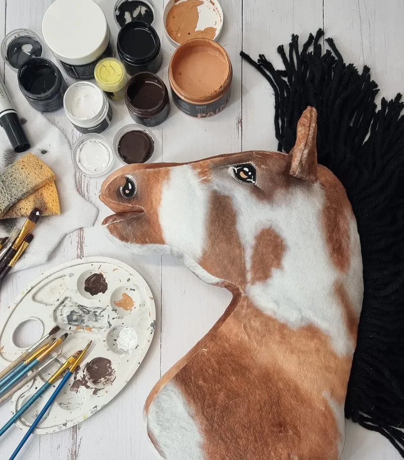 Hobby Horse Duży Koń Na Kiju Premium Srokaty Tobiano Czarną TUM-TUM