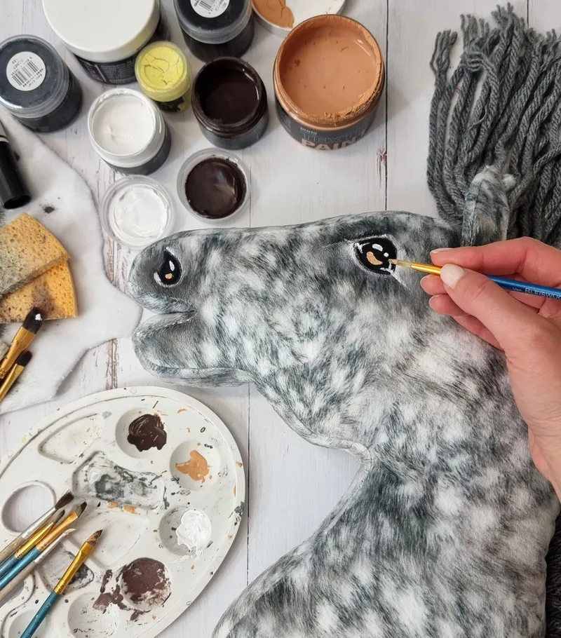 Hobby Horse Duży Koń Na Kiju Premium Siwek Jabłkowity Siwą TUM-TUM