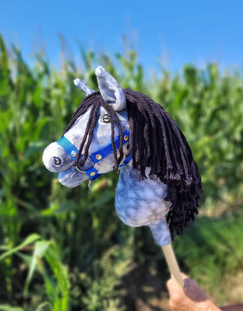 Hobby Horse Średni Koń Na Kiju Premium Siwek Jabłkowity Czarną TUM-TUM