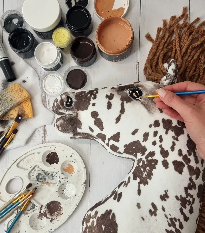 Hobby Horse Duży Koń Na Kiju Premium Tarantowaty TUM-TUM - Biało-Brązowy