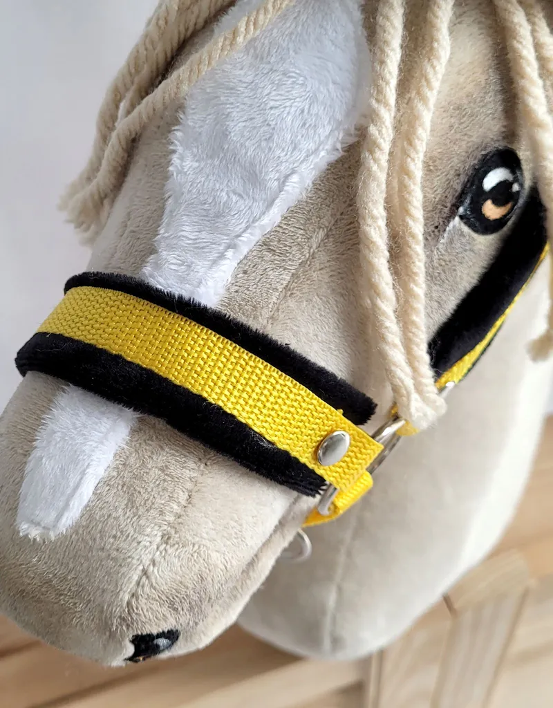 Kantar Regulowany Dla Konia Hobby Horse Czarnym Futerkiem TUM-TUM - Żółty