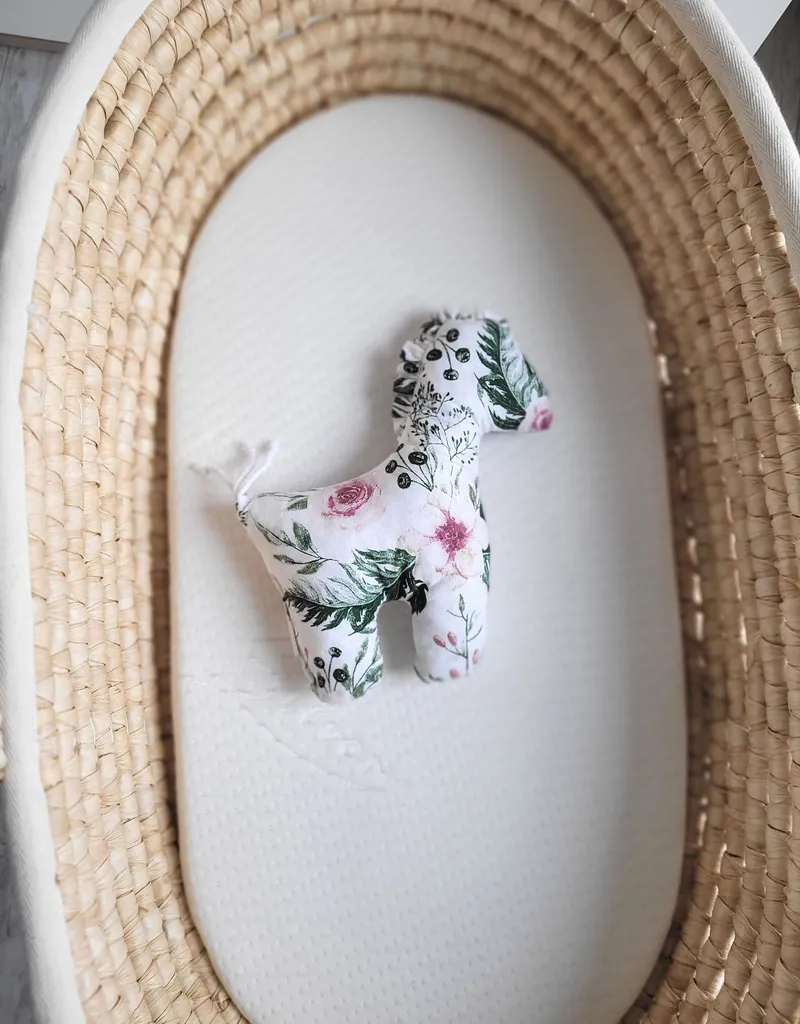 Konik Lucky Miękka Maskotka Bawełny Dla Niemowląt Peonie TUM-TUM - Różowe