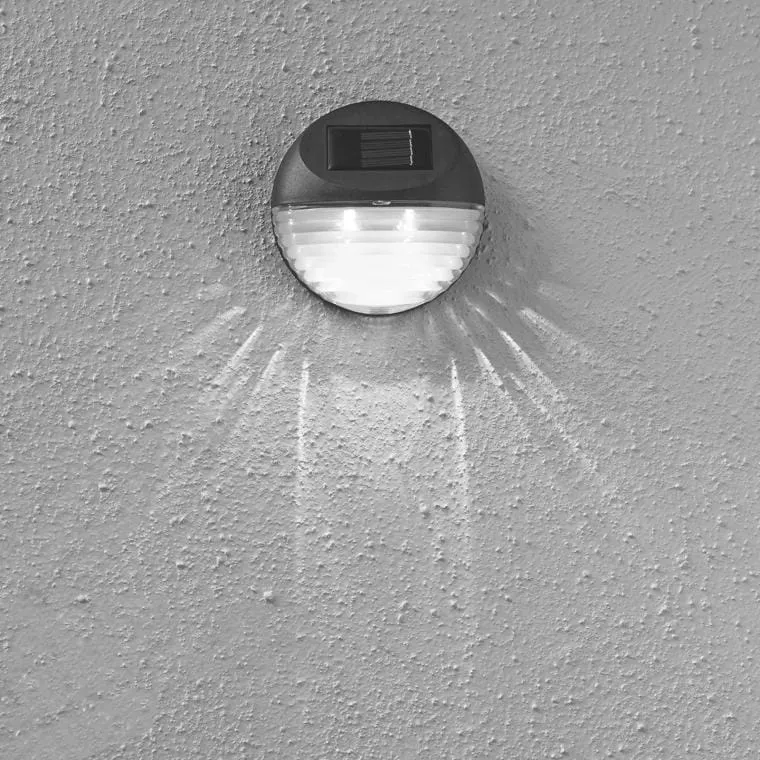 Automatyczna Lampa Schodowa Solar LED W Kolorze Czarnym Z Czujnikiem Zmierzchu I Akumulatorem AA