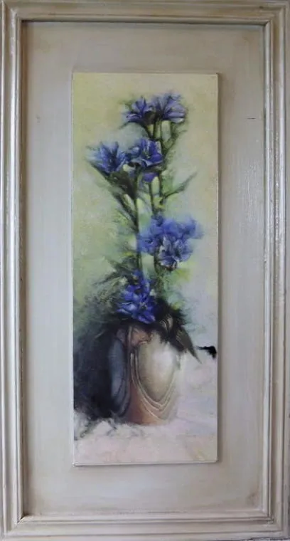 Obraz Kompozycja Granatowych Kwiatów W Wazonie 30 x 56 cm
