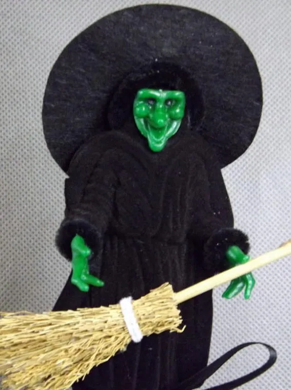Figurka Czarownicy Na Miotle - Czarna, 28x10cm