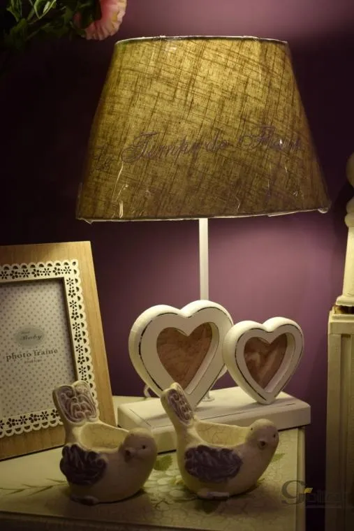 Romantyczna Lampa Stołowa Z Ramkami Na Zdjęcia W Stylu Prowansalskim