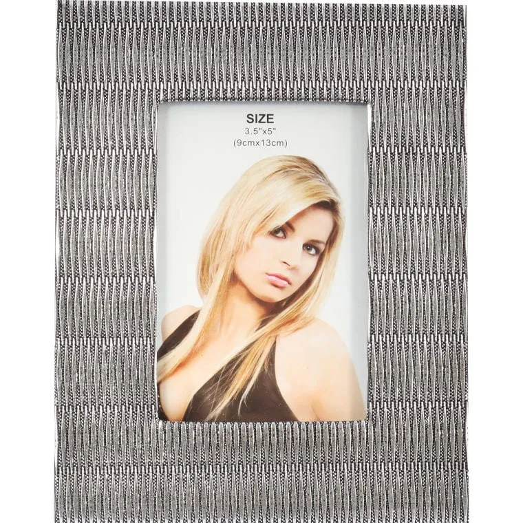 Elegancka Stojąca Ramka Na Zdjęcie Z Metalicznym Zdobieniem I Wykończeniem Z Czarnej Tkaniny 15 x 19 cm