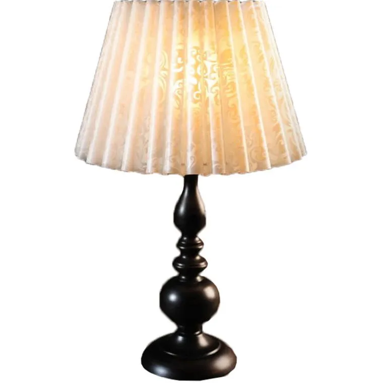 Lampa Stojąca Ze Zdobioną Nogą I Białym Plastikowym Abażurem - Czarna