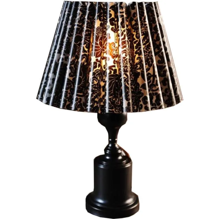 Lampa Stojąca Z Metalu Z Plastikowym Abażurem W Wzór Koronki - Czarna