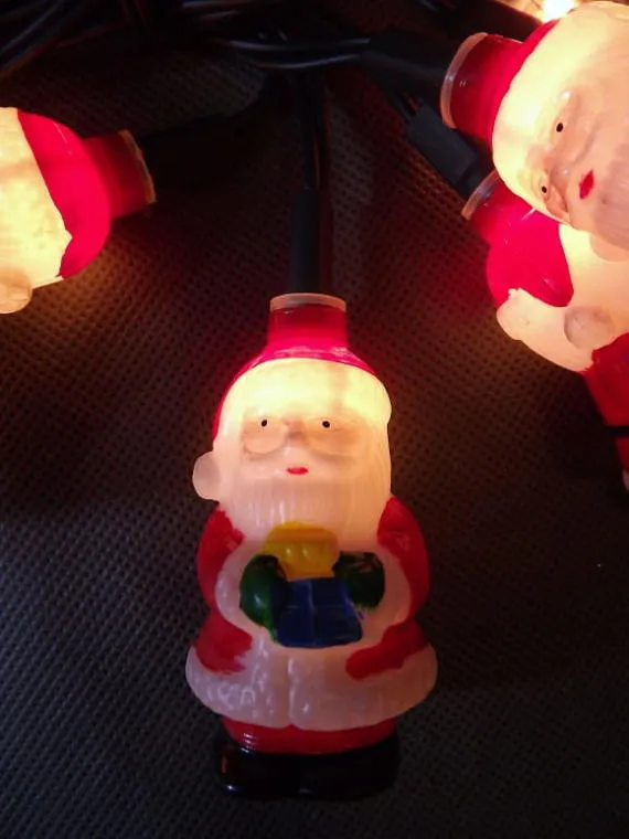 Zestaw 20 Lamp Choinkowych W Kształcie Mikołajów Z Zasilaniem Bateryjnym
