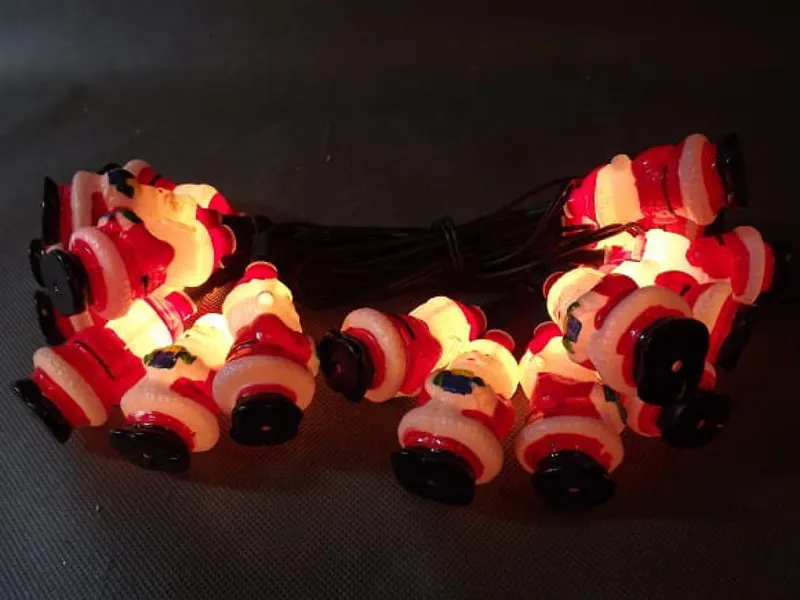 Zestaw 20 Lamp Choinkowych W Kształcie Mikołajów Z Zasilaniem Bateryjnym
