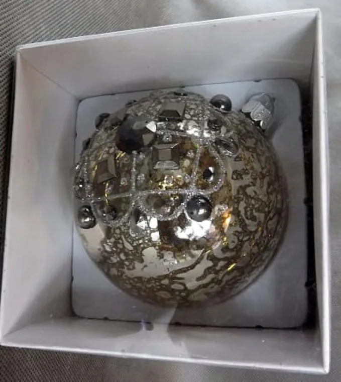 Bombka Zdobiona Szkiełkami I Metalem 9cm - Srebrna
