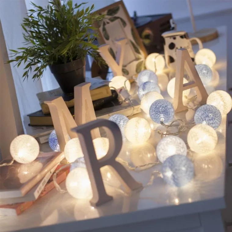 Kule Świetlne Z Bawełny Z 10 LED, 5cm, Zasilane Bateriami 2XAA, Długość Przewodu 165cm - Srebrne