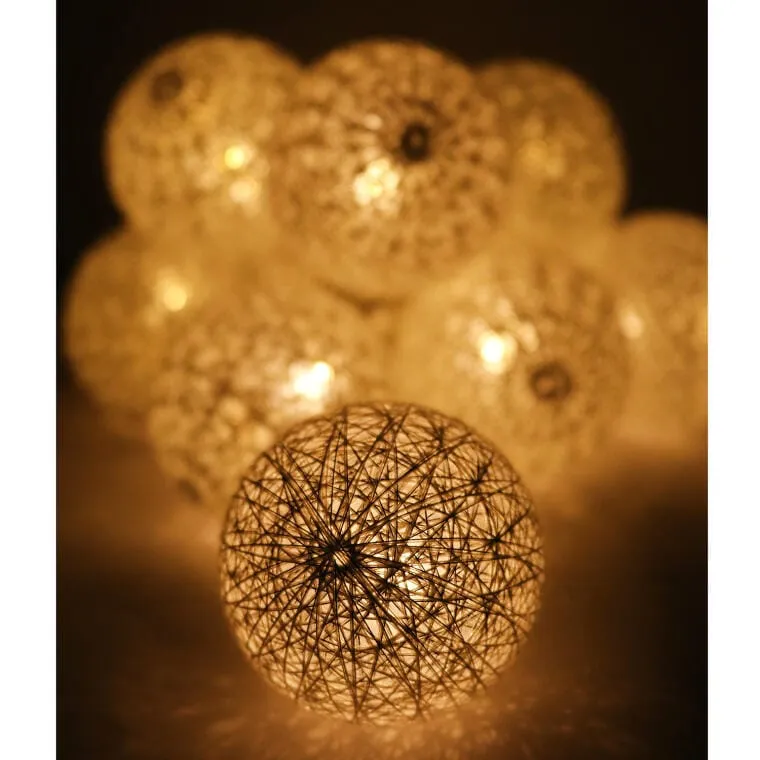 Dekoracyjne Białe Lampki LED W Bawełnianych Kulach 10 szt. - Cotton Balls, Na Baterie