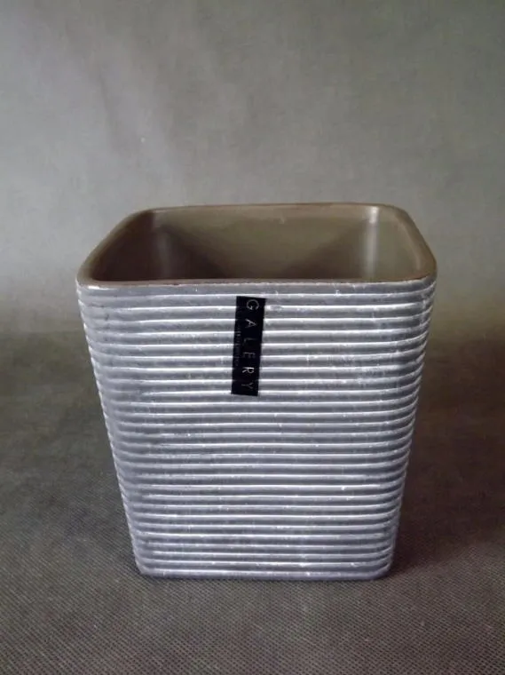 Wazon Ceramiczny Kwadratowy W Prążki 13.5x13.5x13 cm - Grafitowo-Brązowy