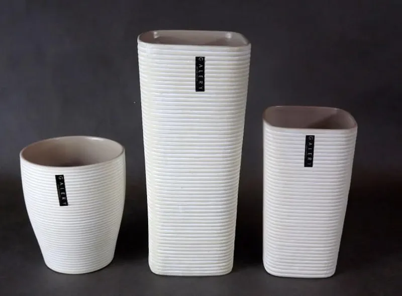 Wazon Ceramiczny (Osłonka) W Prążki W Kolorze Capuccino 12,8x12,8x15 cm