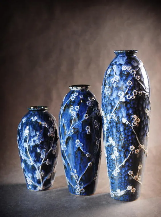 Niebieski Wazon Ceramiczny Z Motywem Ukwieconych Gałęzi - Rozmiar Średni