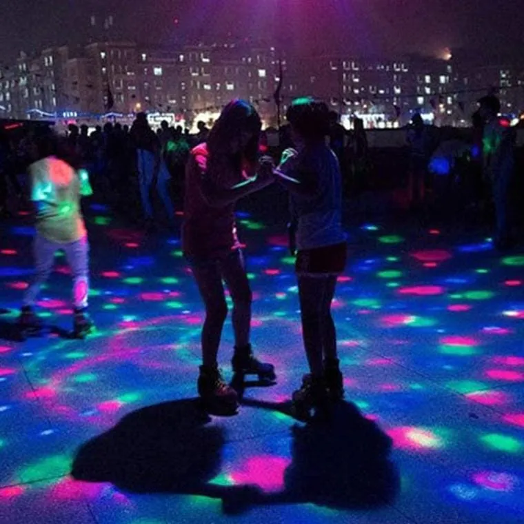 Kula Dyskotekowa - Żarówka LED Projektor Disco RGB, Obrotowa Głowica, E27, 15 cm, Zasilanie