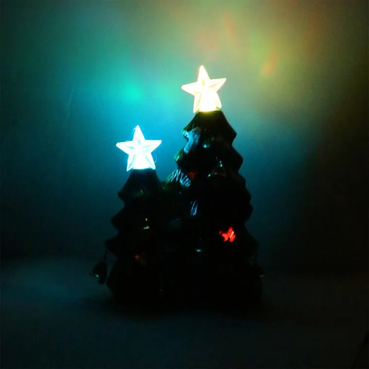 Ozdoba Świąteczna Ceramiczne Choinki Z LED 19 cm