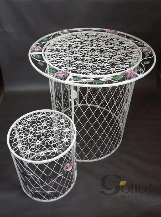 Taboret Z Motywem Róży W Stylu Prowansalskim, Metaloplastyka