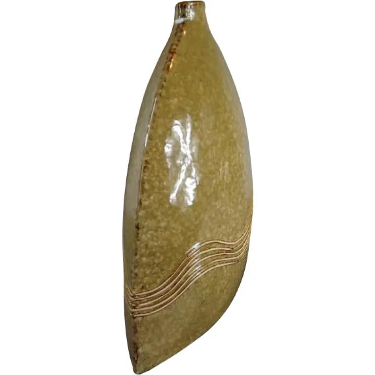 Wazon Ceramiczny Miodowy Z Motywem Fali Z Kolekcji 32x28cm