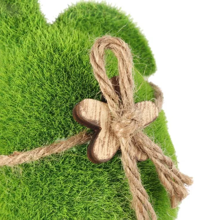 Zając Flokowany Z Drewnianym Kwiatkiem 15 cm - Zielony