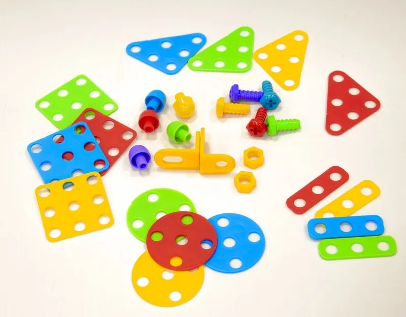 Puzzle Konstrukcyjne W Walizce 193 Elementy Z Narzędziami TUM-TUM
