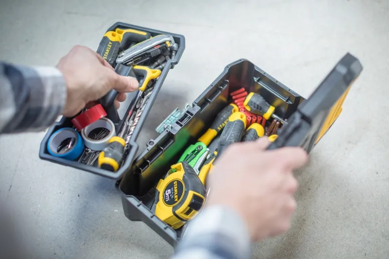 Skrzynka Narzędziowa Essential Zatrzaski Metalowe 12,5 STANLEY