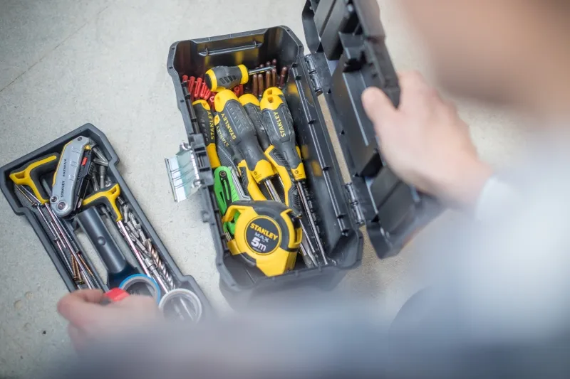 Skrzynka Narzędziowa Essential Zatrzaski Metalowe 12,5 STANLEY