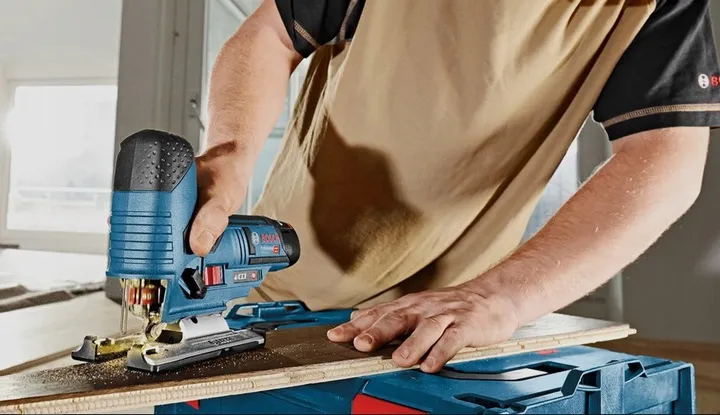 Wyrzynarka Gst 12 V-70 0*AH Box BOSCH