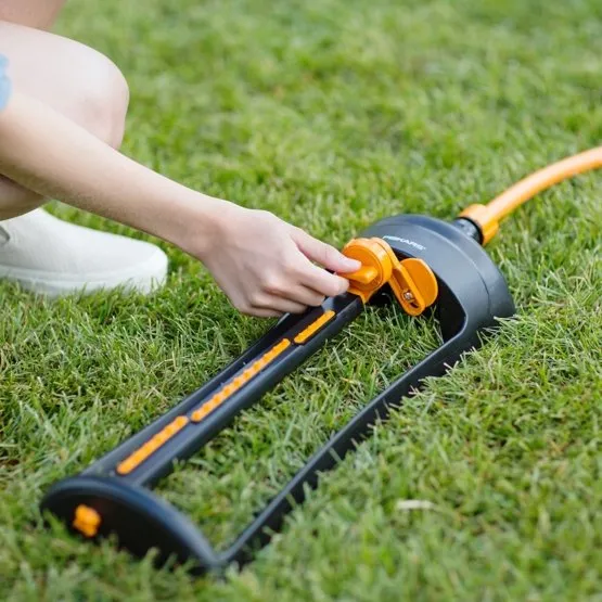 Zraszacz Oszczędzający Wodę, Podstawa Metalowa FISKARS