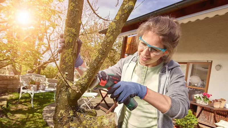 Piła Akumulatorowa Nanoblade Easycut 12 BOSCH
