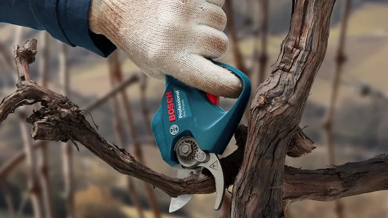 Sekator Akumulatorowy 12V 2*3.0AH BOSCH