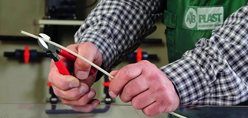 Szczypce Tnące Boczne Do Tworzywa Sztucznego 160mm KNIPEX