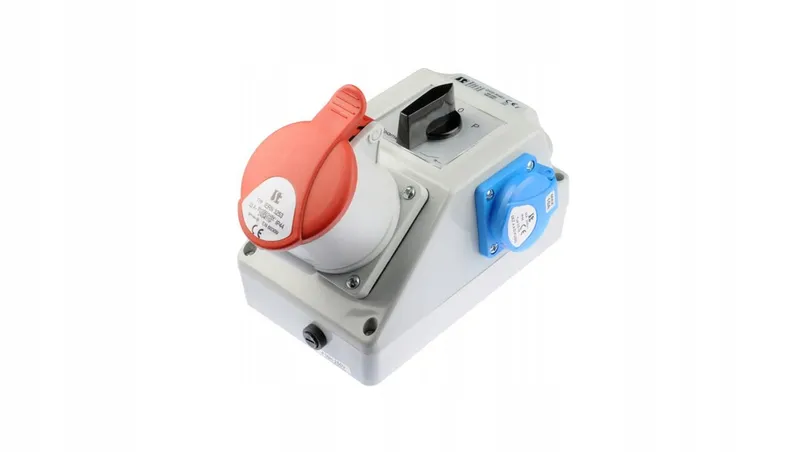 Zestaw Instalacyjny Z Gniazdem 32A 5P+2P+Z (L-0-P) - Czerwony