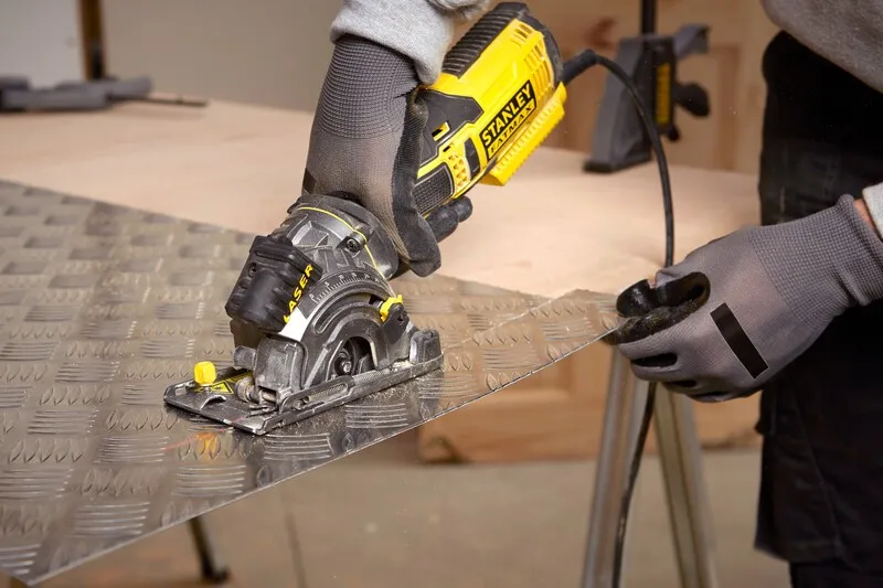 Multi Pilarka 650W 89mm STANLEY