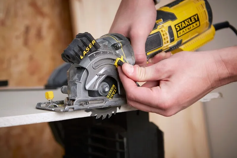 Multi Pilarka 650W 89mm STANLEY