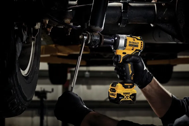 Akumulatorowy Klucz Udarowy 3/8' Xr 12V 2*5.0AH Tstak DEWALT