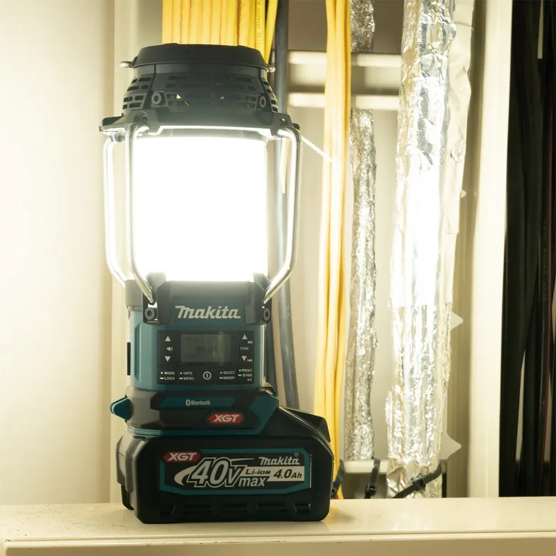 Odbiornik Radiowy Z Lampą I Latarką 40VMAX Xgt 0*AH MAKITA